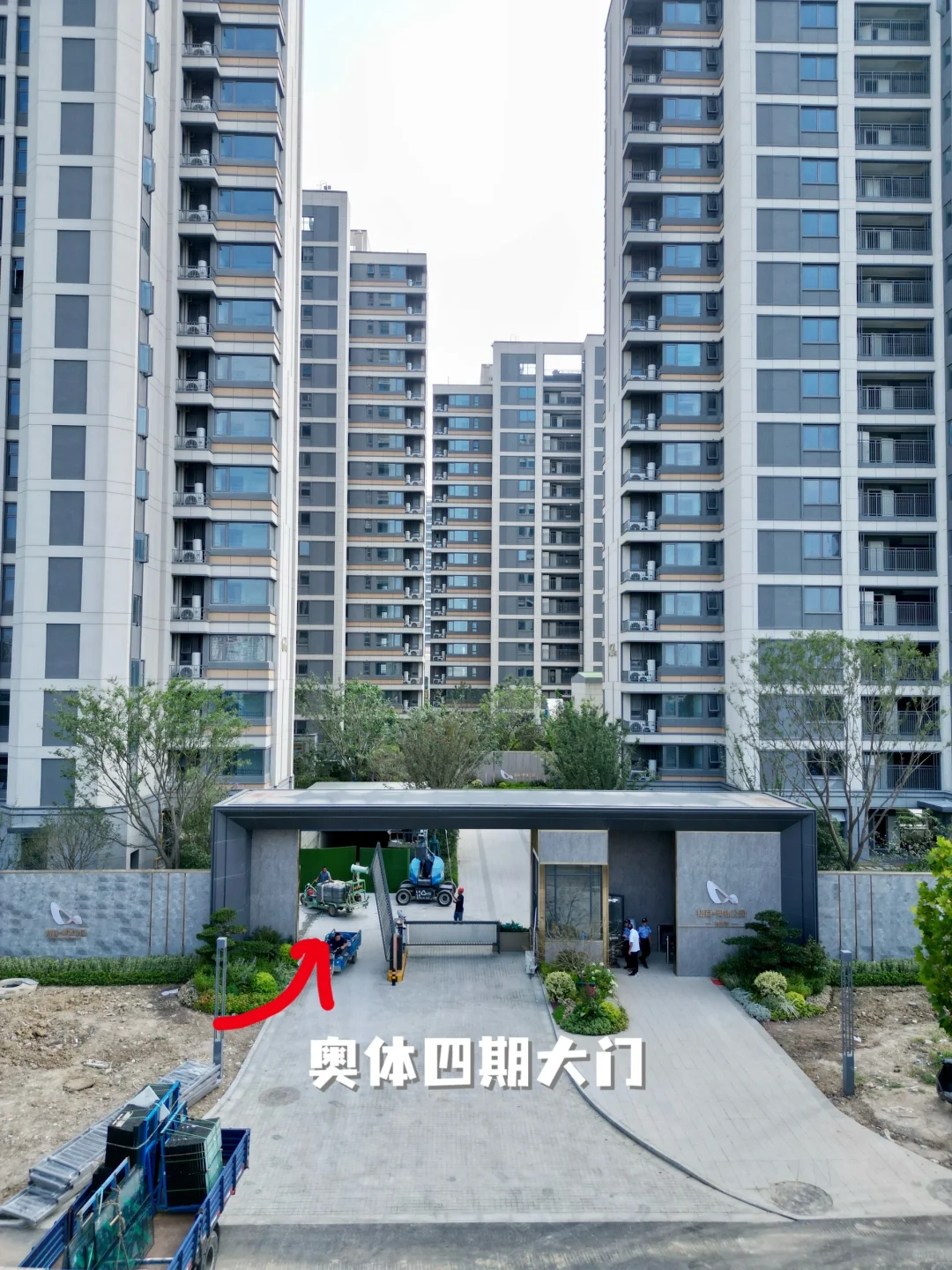 招商奥体四期北大门，相比三期设计不合理！