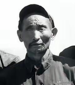 1952年大凉山抓获独眼土匪，身份揭开全军动容：他是救7000红军的无名英雄
 