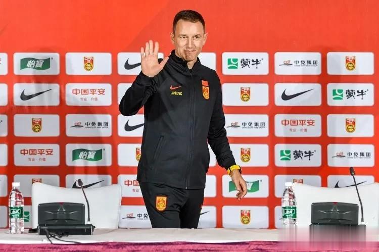 国足1：1马来西亚，球迷总结国足主帅扬科维奇的“三宗罪”

1，重用“射正亡”门