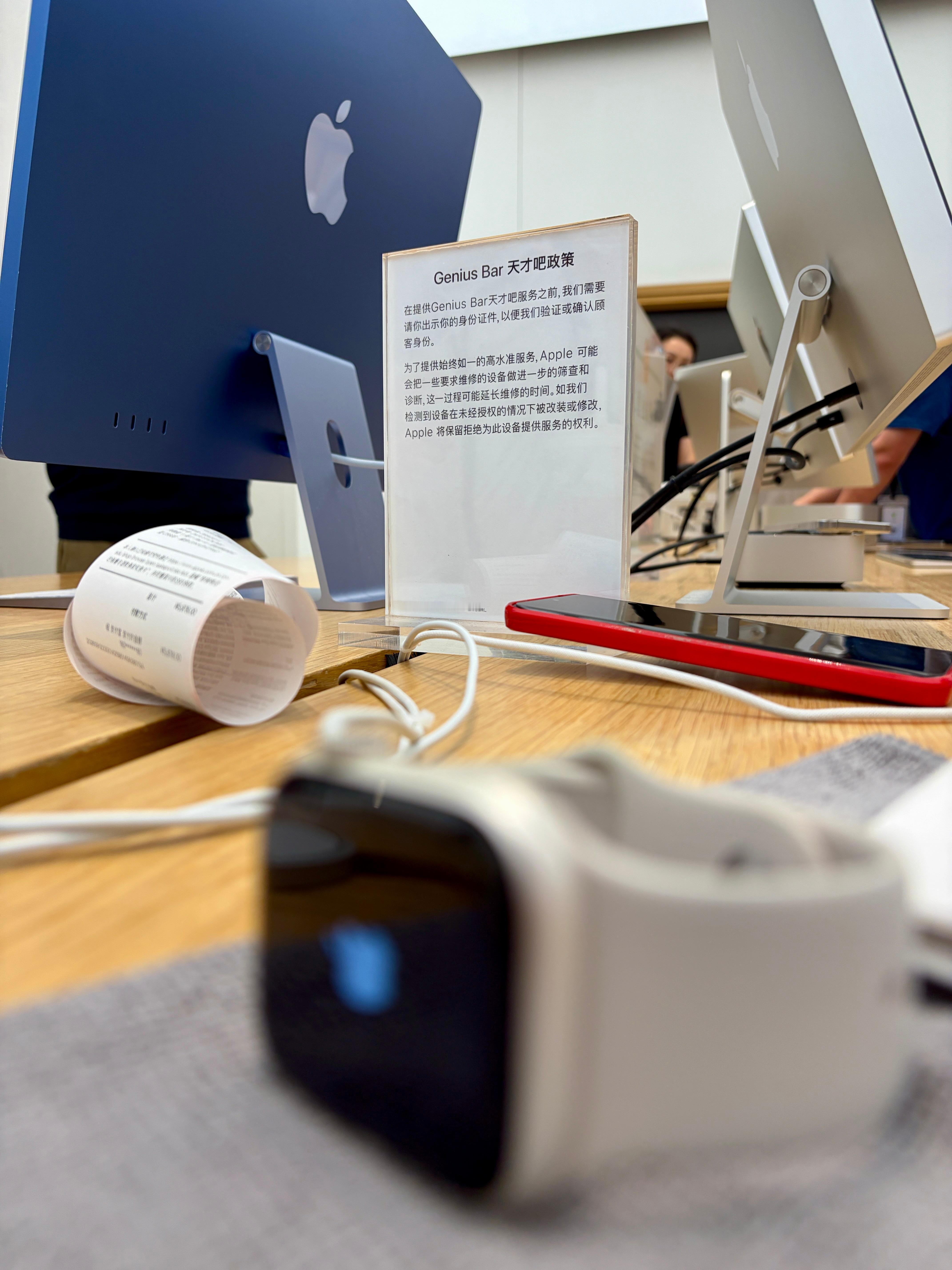 阿福的手表坏了，店里说重启一下就好了。[允悲]AppleWatch[超话]  ​