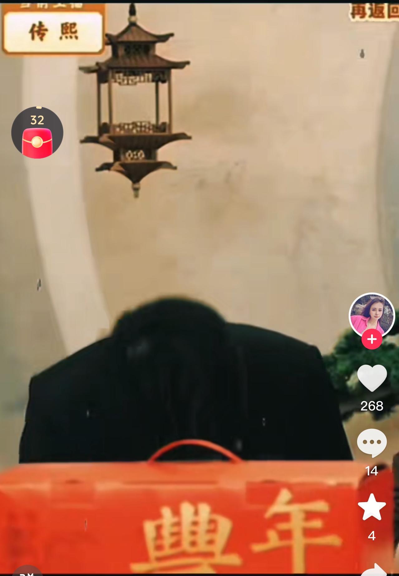 前天晚上宇辉下播的时候，
又一次郑重的给大家弯腰鞠躬拜别了。
本来我开开心心的陪