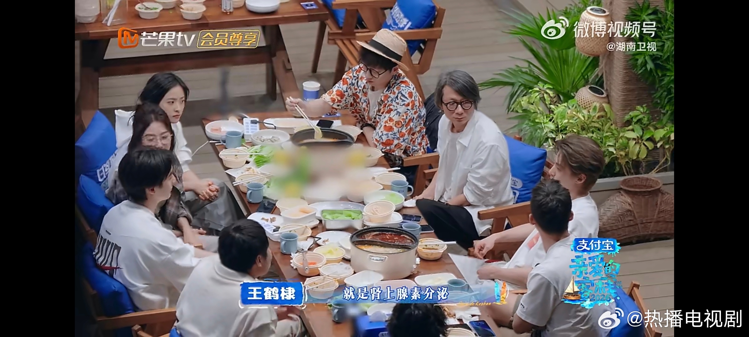 王鹤棣自曝拍重场戏会发抖亲爱的客栈里王鹤棣谈及重场戏拍摄，因肾上腺素分泌，情绪在