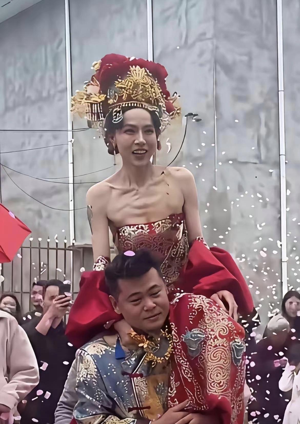 这新娘子也太瘦了吧[泣不成声]