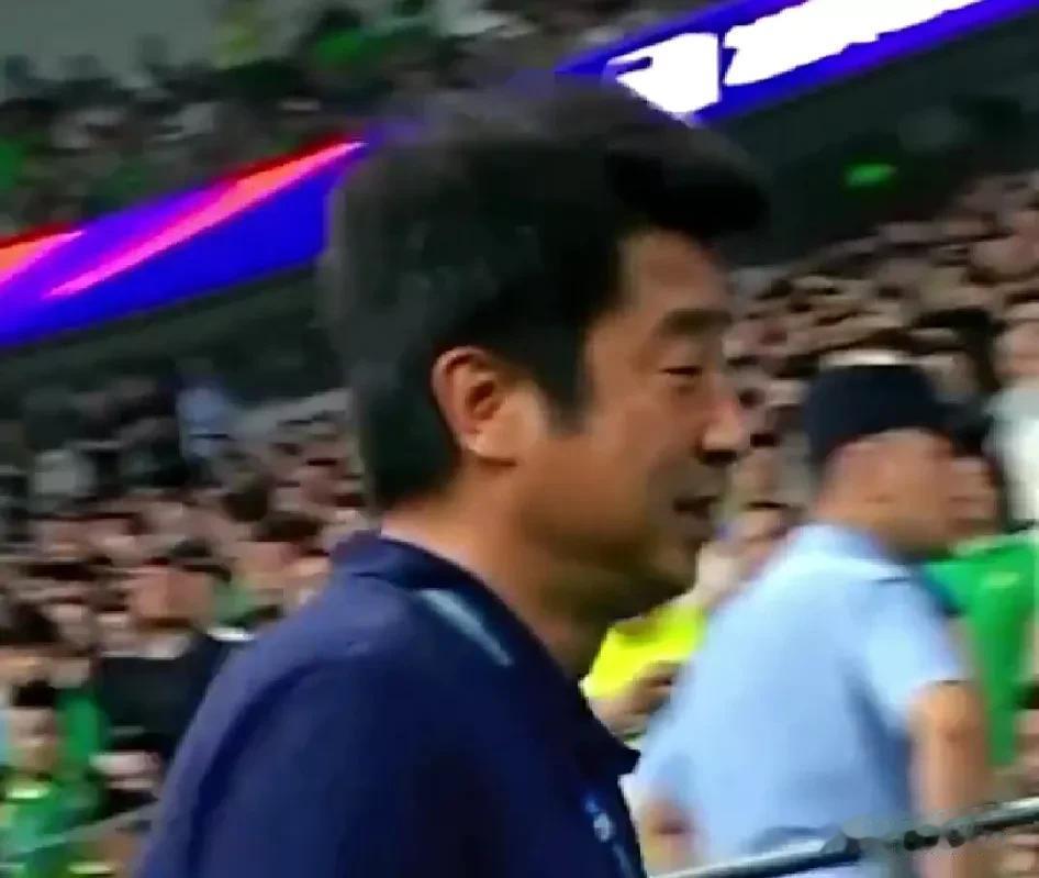 这应该是世界纪录了吧？仅仅5秒，果断，快速！也不知道泰山队助理教练金炫敏当时怎么
