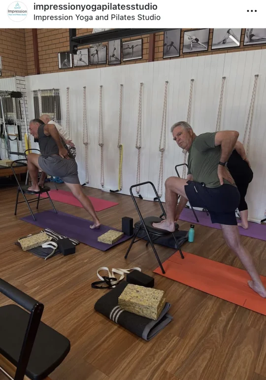 由膝窝与腹部的张拉关系，看身体的拧劲