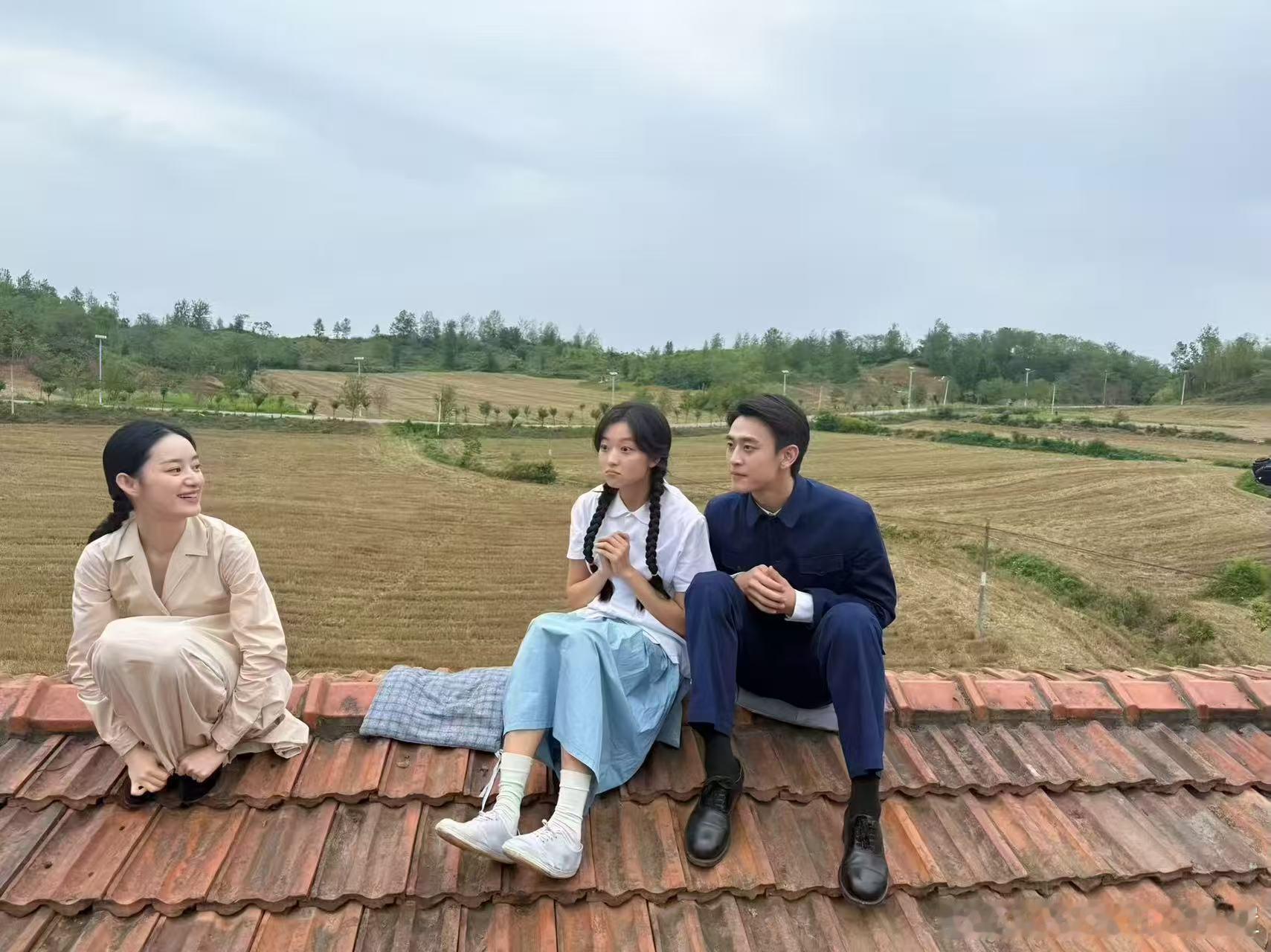 孙千在🫘发了演员之间的合照，团宠无疑，大家都很好，这个剧也很好～