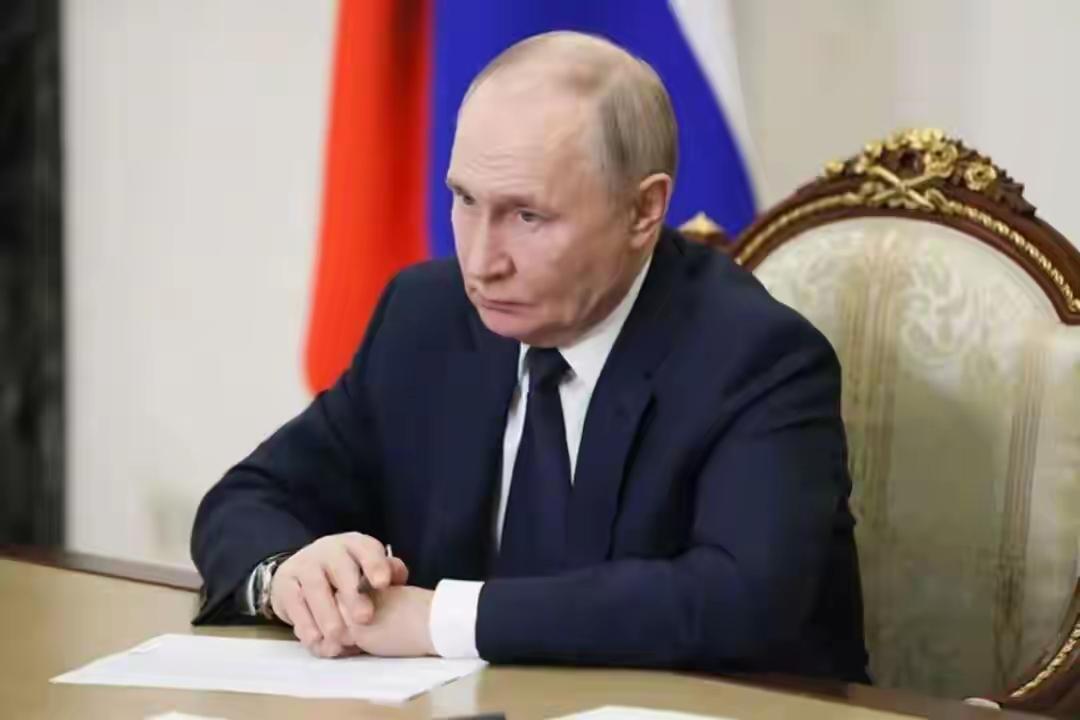 据俄罗斯卫星社2025年12月31日消息，白俄罗斯总统卢卡申科透露，普京曾坚决驳