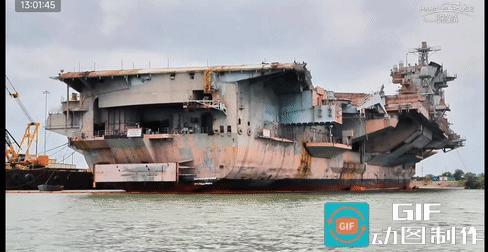美国布朗维斯尔港口

停靠着一艘美国航母，这艘航母上面所有设备都被拆解走了，只剩