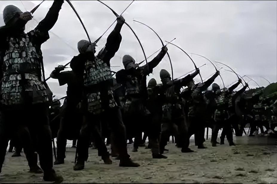 在现代机械加工技术出现前，古人如何制作弓弩等远射兵器？
在现代机械加工技术出现前