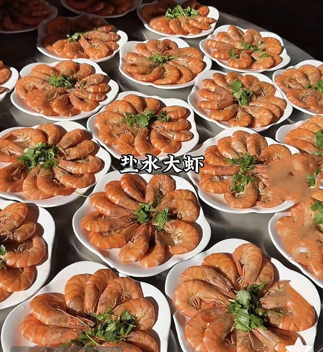 农村的酒席也太香了吧
记得小时候
每到年底
就有好多人结婚办酒席
农村的这种流水