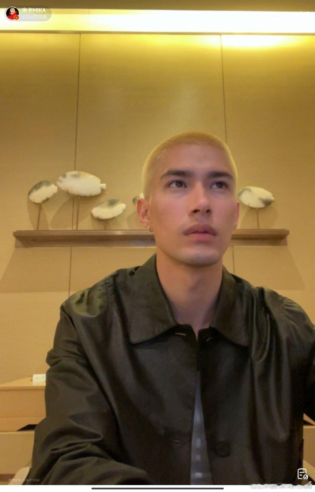 米卡 新浪落跑新郎  谁能想到，米卡在新浪直播时竟然会选择逃跑呢？这大概是史上最