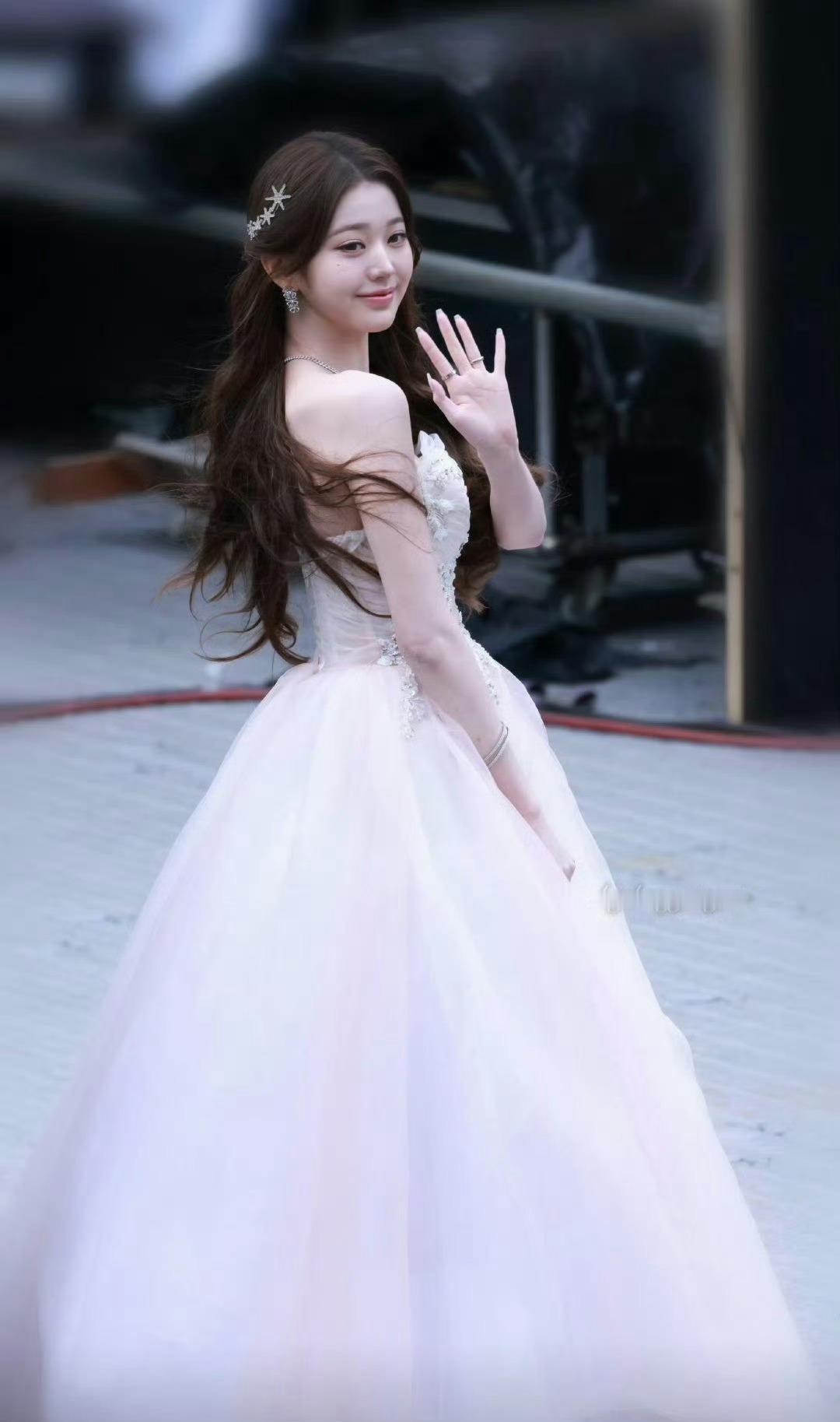 IU张元英韩娱2张权威的脸你们两个里面有两个人特别美！完全女神降临！ 