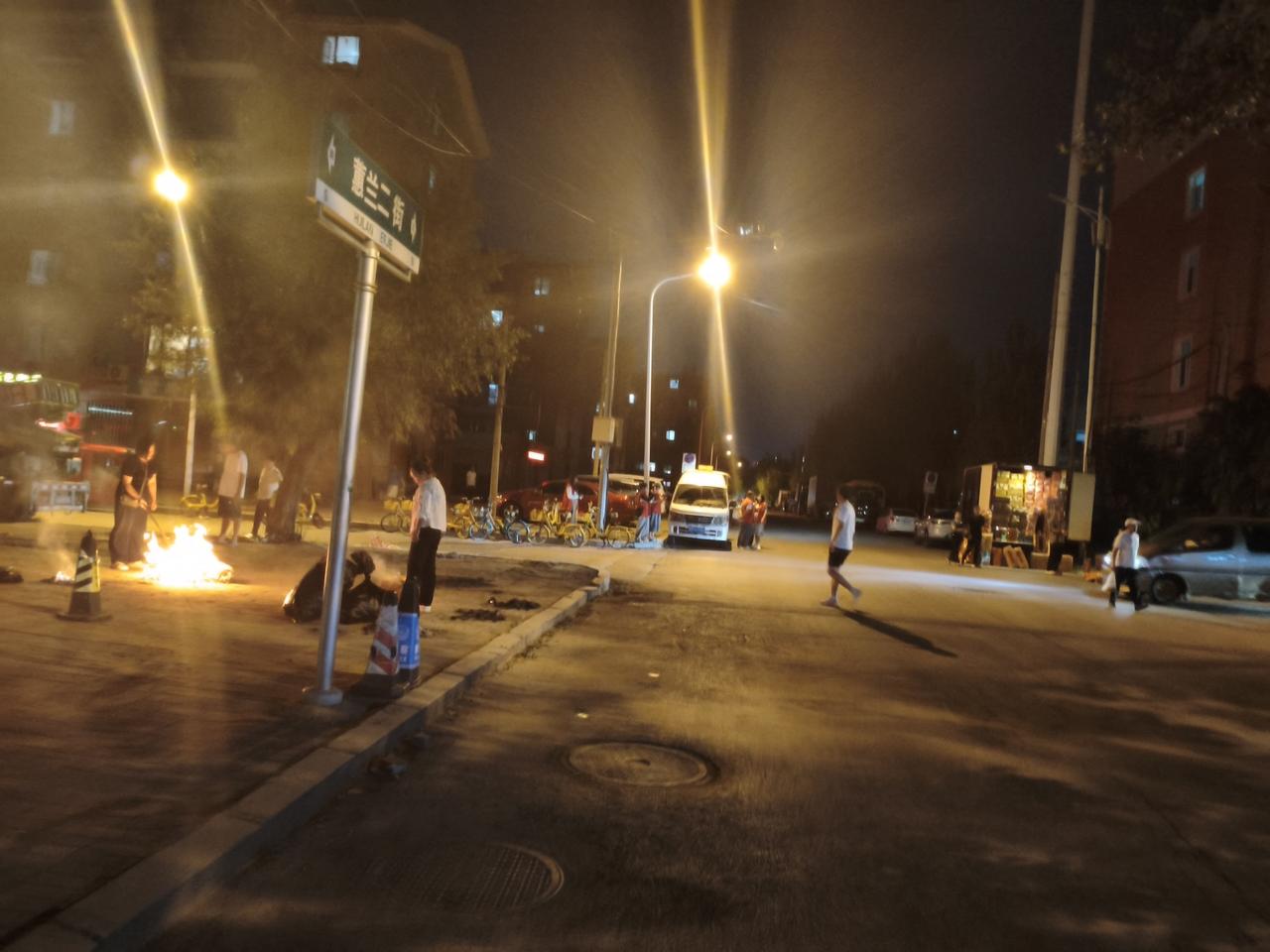 沈阳夜晚路口仍有人烧纸！文明祭祀治理还需继续推进
 
沈阳开展路口乱烧纸专项治理
