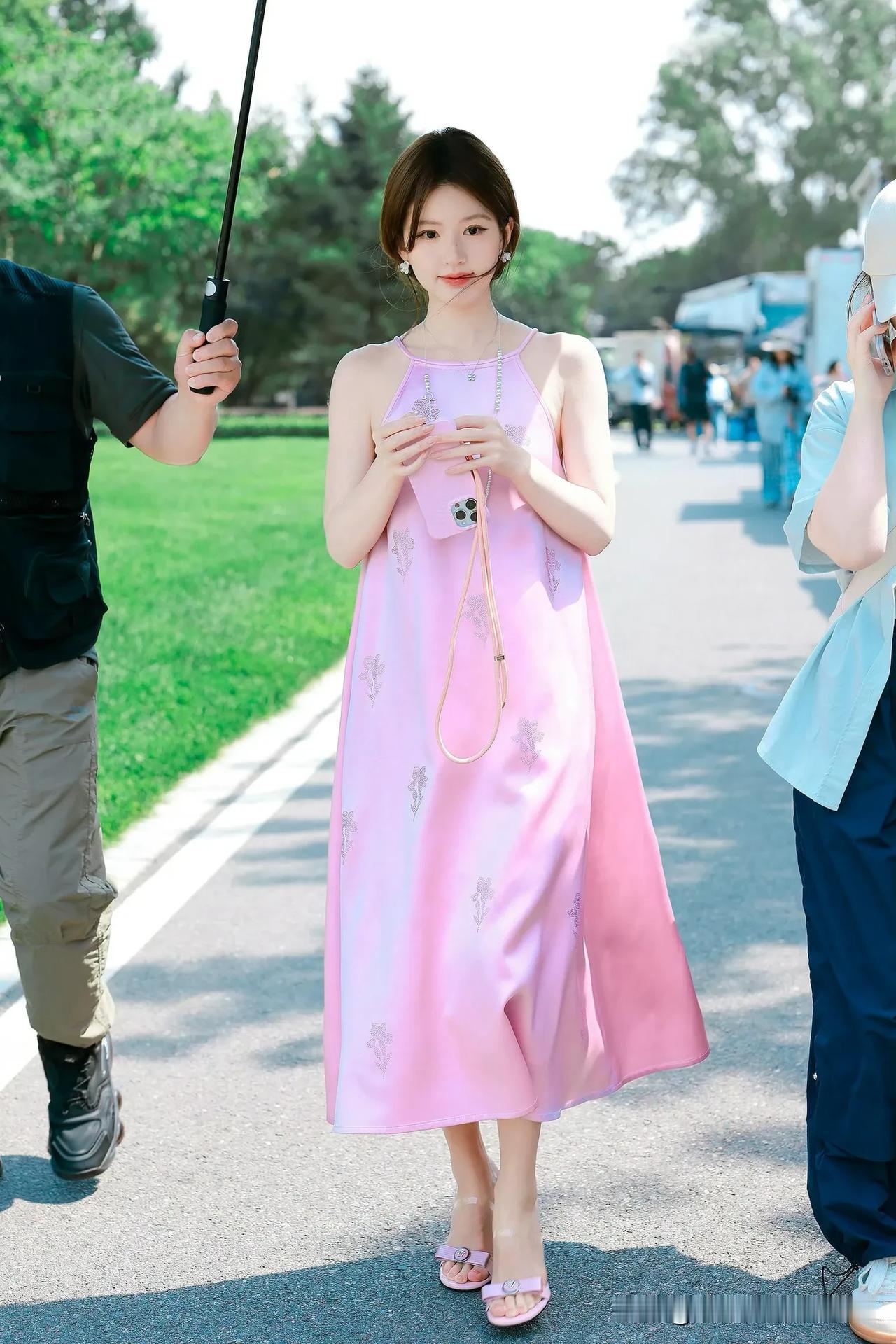 赵露思越来越仙了