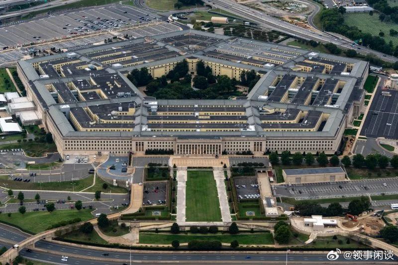 【美国军方在霍尔木兹海峡附近投掷了5000磅重的深穿透炸弹】（国会山报）周二，美