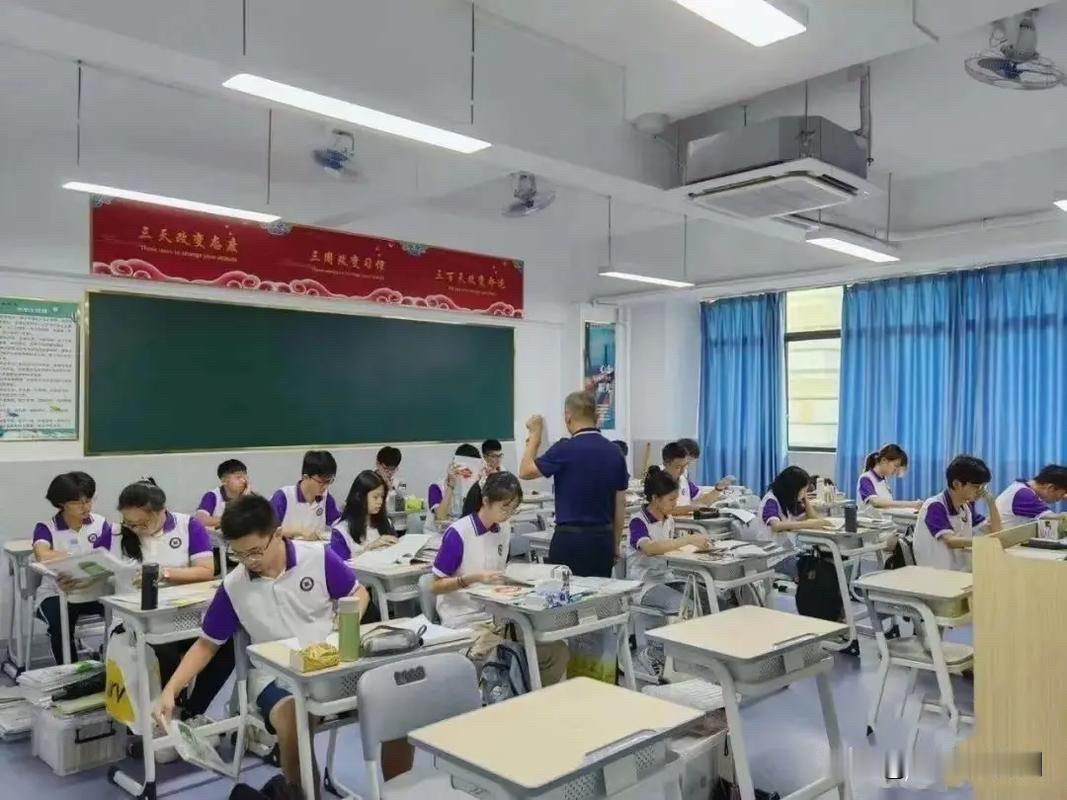 佛山某中学招聘老师，
要说不是“萝卜岗”，
那确实不太容易让人信服，
得是多大的