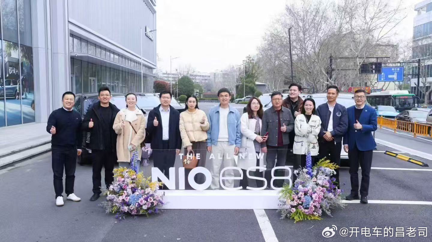 乖乖……一下飞机，全新ES8卖了80000台了?离70000台不到一个月时间呢水