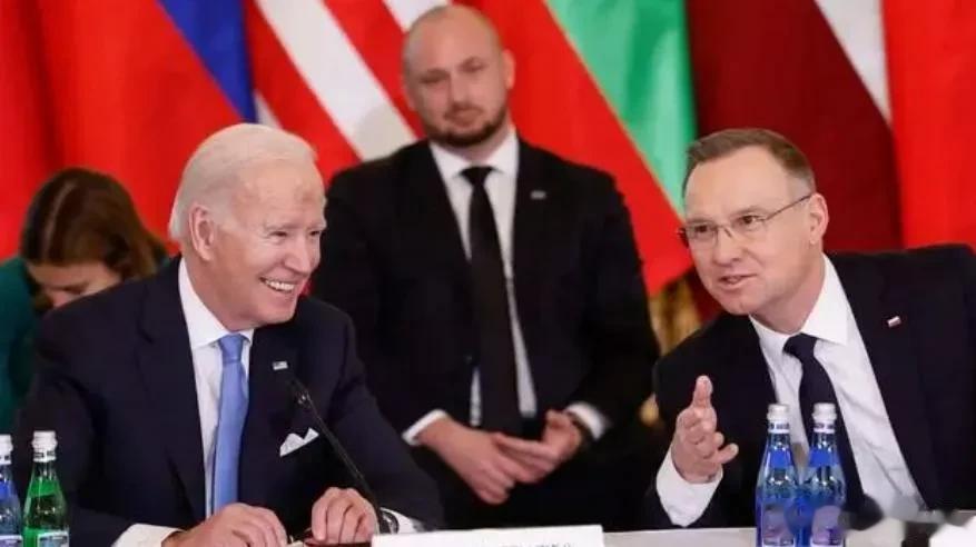 俄罗斯内乱后续，波兰邀请美国部署核武器，白宫回应出乎外界意料

来源:海峡快讯
