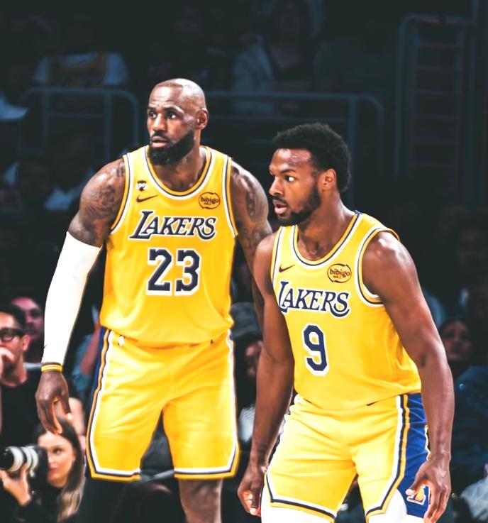 又要输，詹姆斯父子合砍21+3+4，火箭半场52-63落后湖人。

正在进行的一