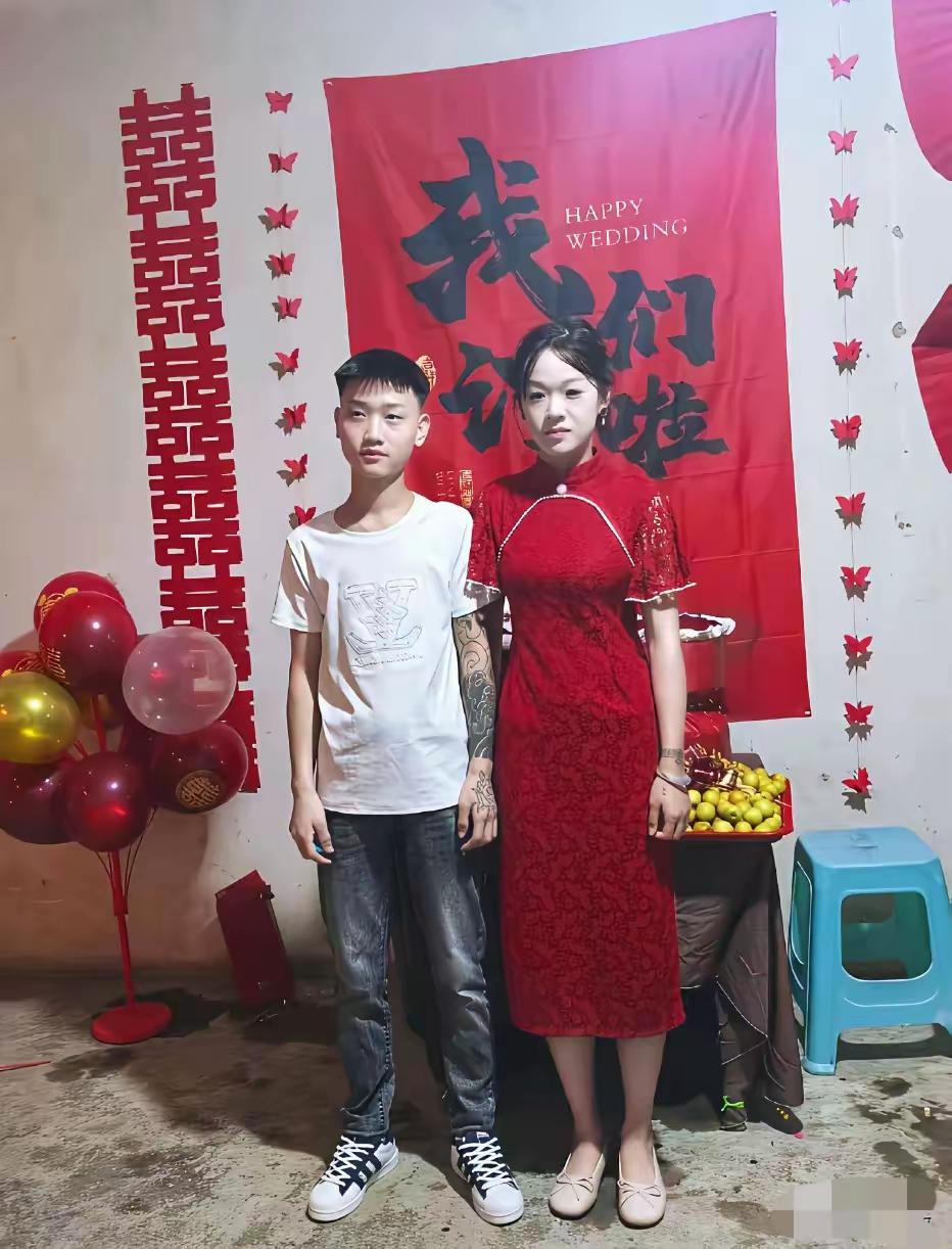 看到这对小情侣，我想起了老家那位19岁便结婚的叔叔。在那个年代，19岁结婚并非稀