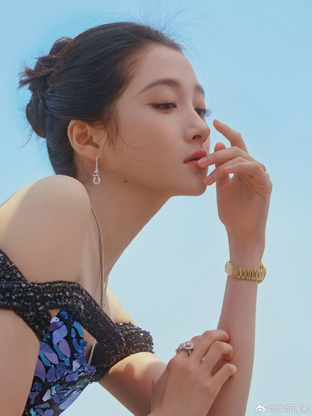 关晓彤从国民闺女到白玉兰最年轻女配关晓彤从来不是依附谁的光芒多年沉淀突破国民闺女