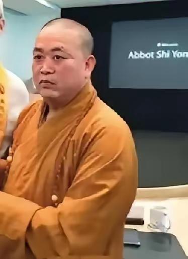 早上起床翻朋友圈，都在说释永信被查的事情，我一百度才知道真出事了。
      