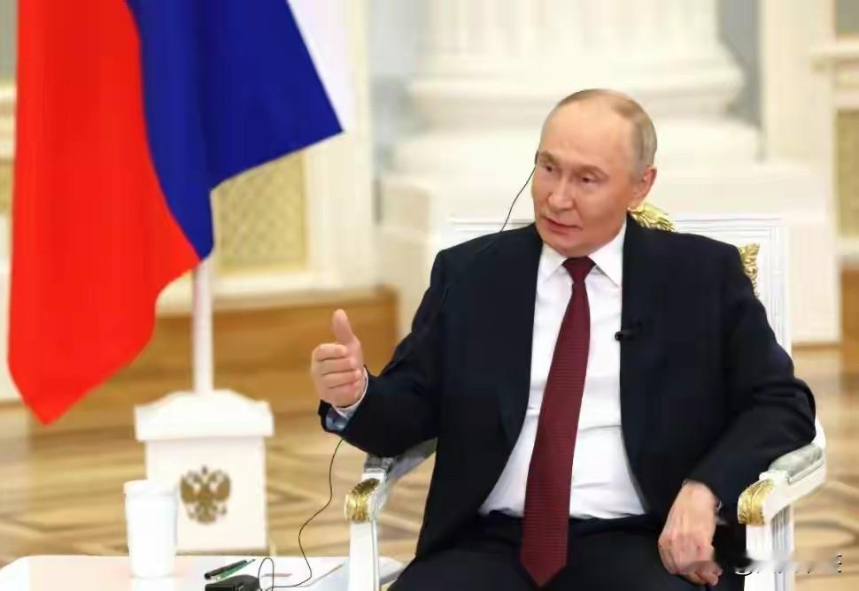 据塔斯社等媒体12月4日报道，俄罗斯总统普京在访问印度期间，就中印关系给出了明确