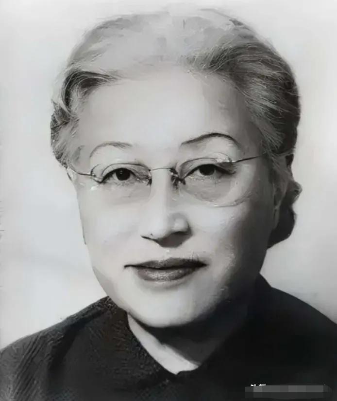 1971年，84岁的蒋介石收到了前妻陈洁如的遗书，书信中寥寥数语，道尽了这个女人