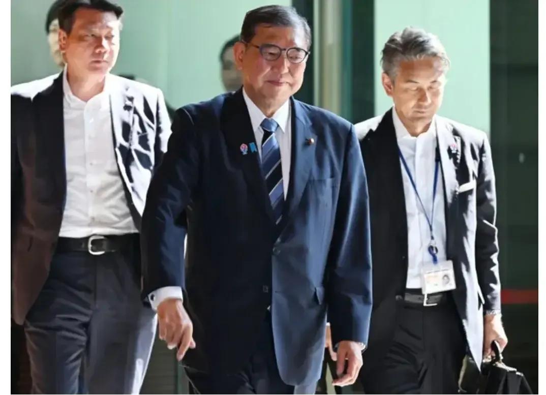 人啊真奇怪，想当官而当不上，不想当官而投票率又好高，日本石破猫不想当首相，但支持