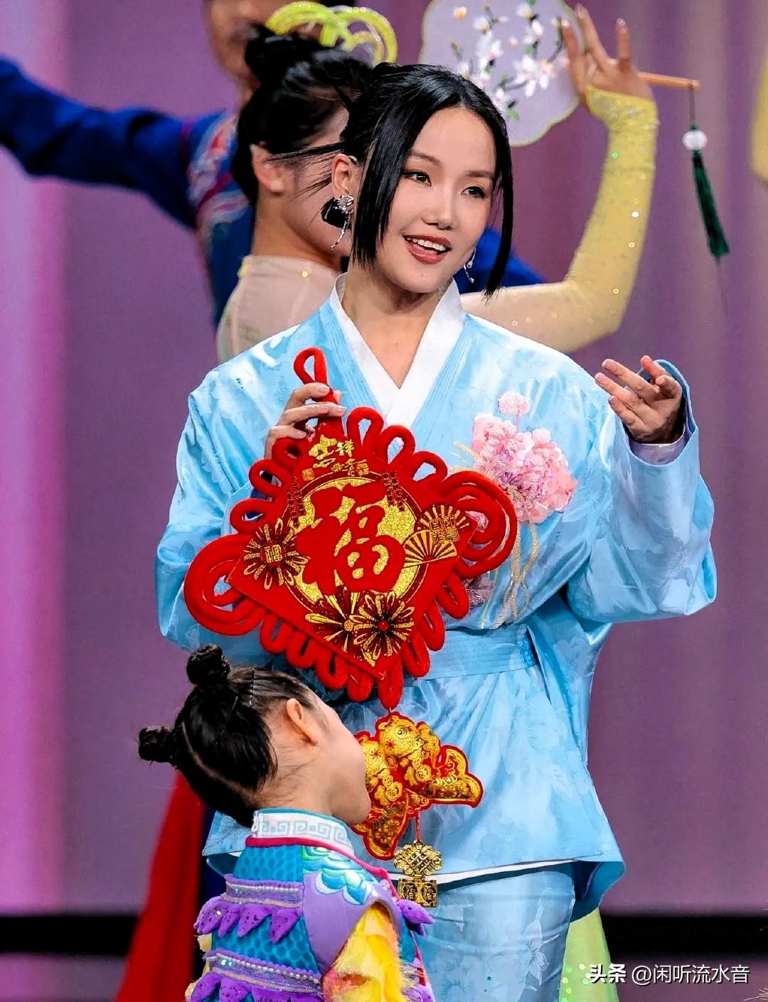 真的
央视元宵晚会上
黄龄《声声慢》太绝！
雨打芭蕉那段直接听醉了。

在央视元