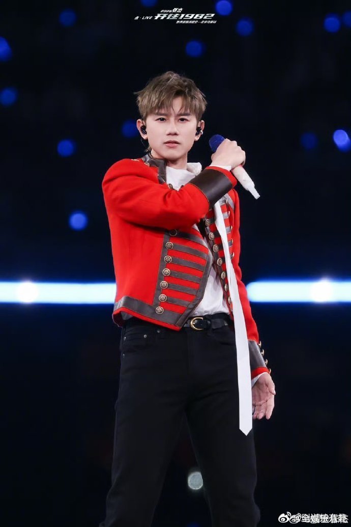 一个字概括张杰鸟巢演唱会张杰鸟巢演唱会全程高能全开麦，百米列车舞台震撼登场，高音