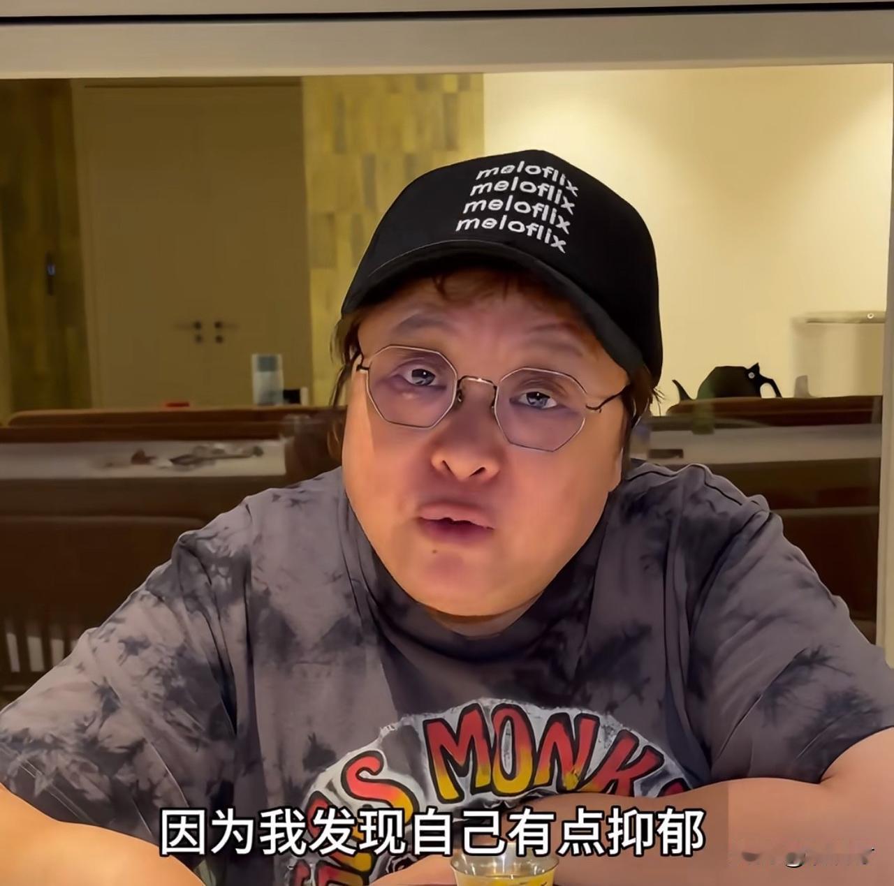 韩红坦承得过抑郁症。
因为韩红基金会的事，韩红在舆论的风口浪尖浮浮沉沉。
刷到一