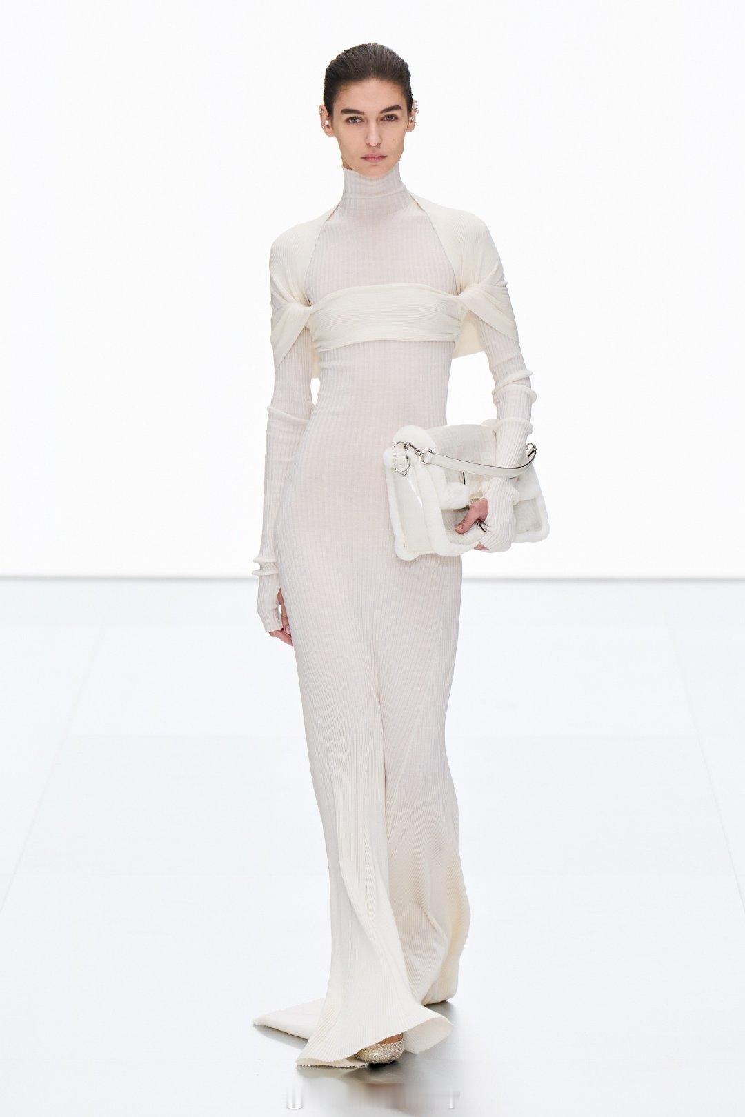 轻盈美丽 • FENDI S/S 2024 Haute Couture有亿点点美