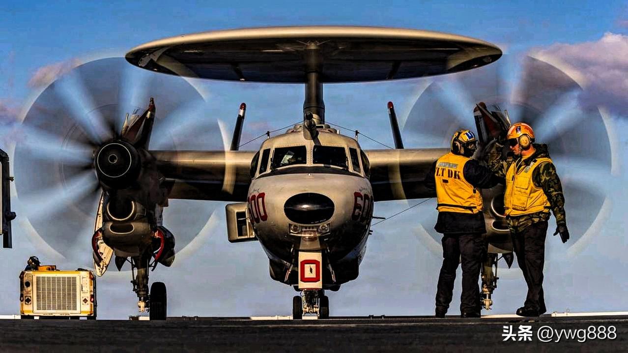 美国总统唐纳德·特朗普周末下令对伊朗发动空袭，导致至少三名美军士兵阵亡，此举引发