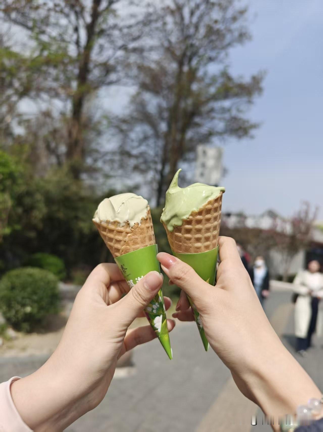 退休，才是女人臭美的起点！
 
都说退休了，再也穿不着高跟鞋了，
时尚的衣服更没