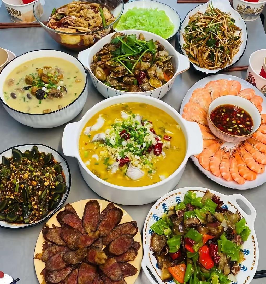 想到了今天周末，准是他的爱人带着女儿女婿外孙回来看他，因为他也跟我一样，爱人在女