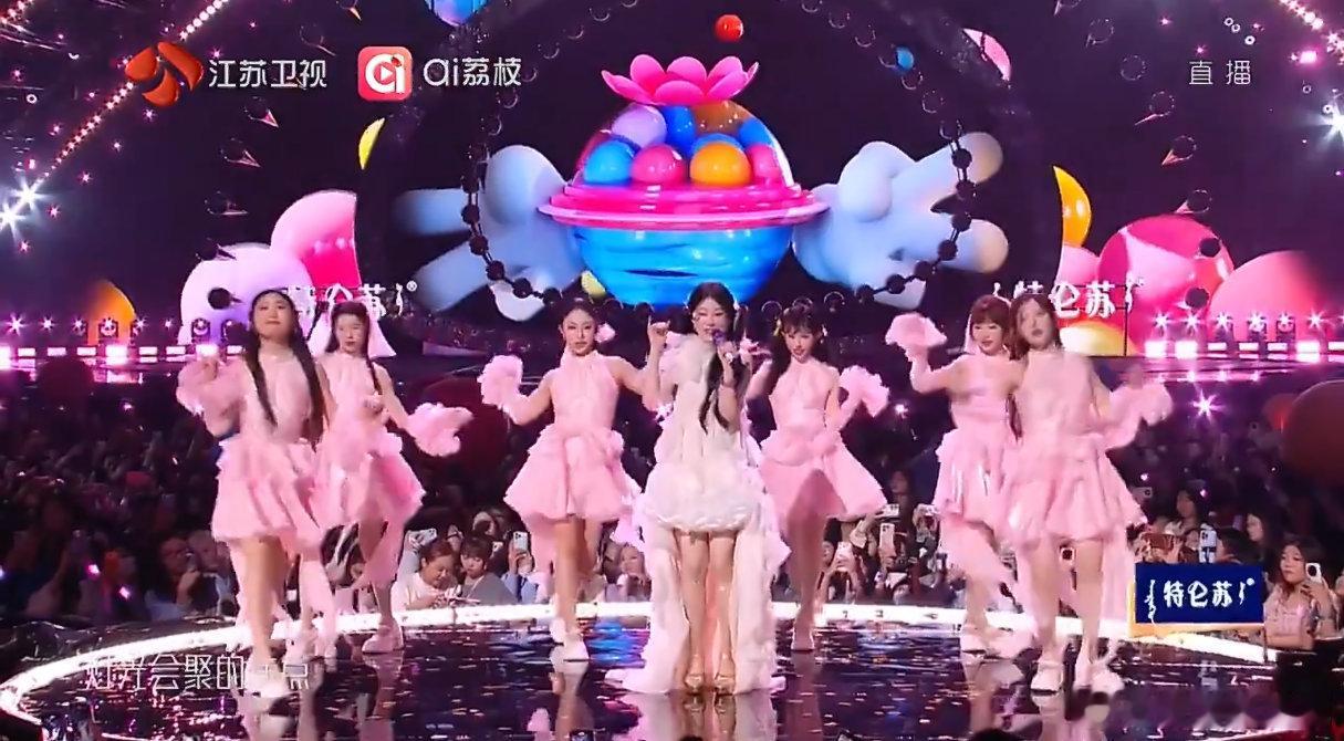 江苏跨晚实时热度TOP1江苏卫视 听爽了实时热度第一实至名归！毛不易的声音一出来