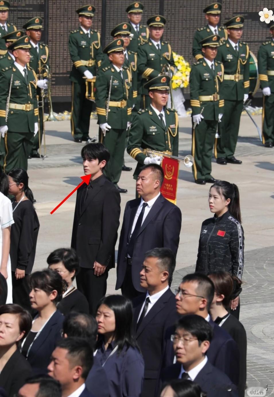 还得是你啊！
朱一龙正能量的演员！

朱一龙在沈阳机场退掉商演,不接通告,零收入