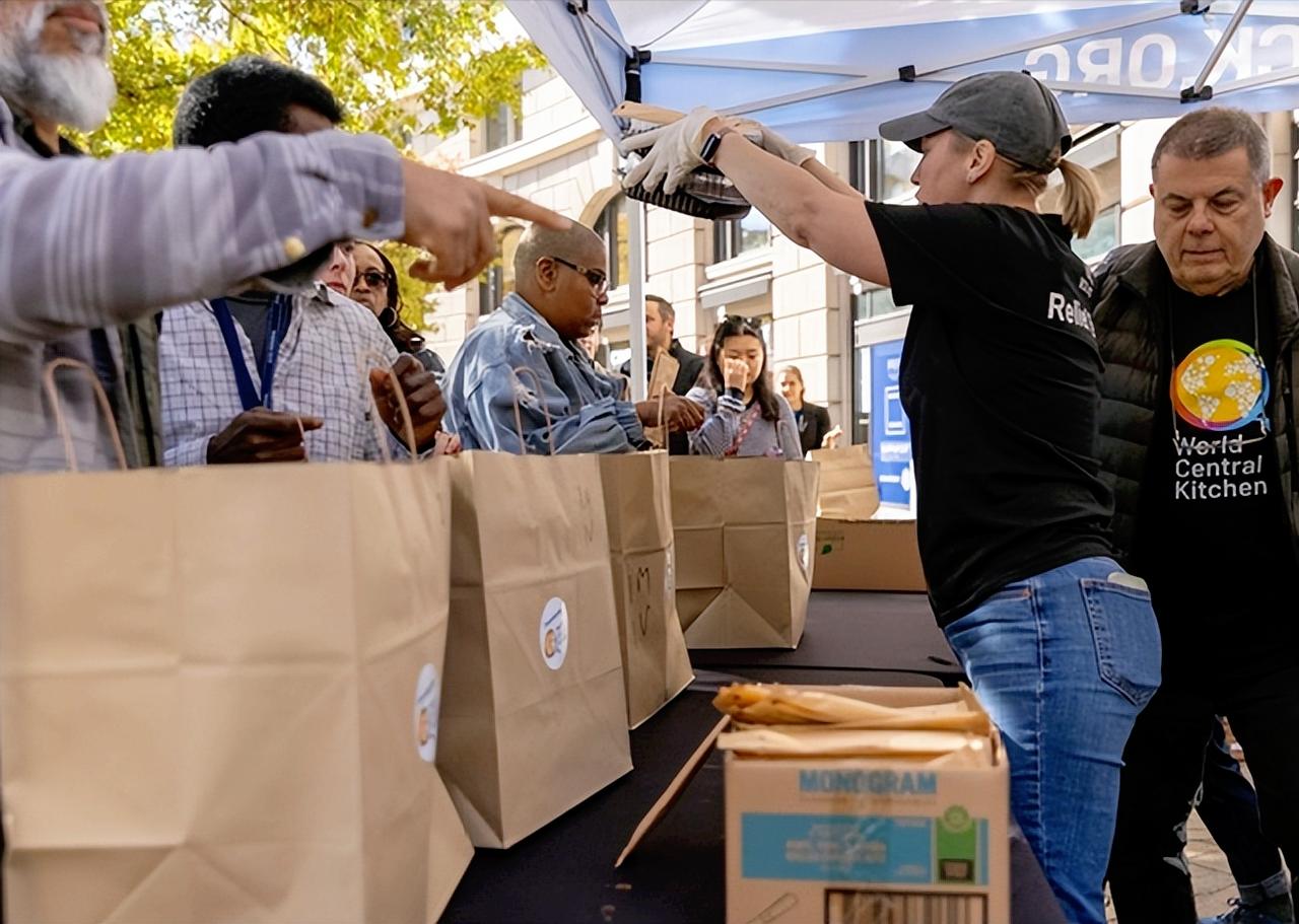 43天停摆创美国史上最长纪录，没想到政府刚“重启”就踩上倒计时，特朗普签了一份临