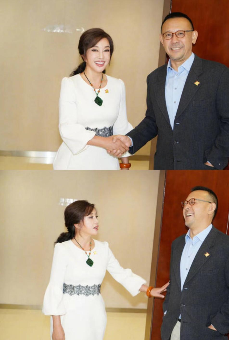 2019年，刘晓庆姜文大方同框，这照片背后的深层程度可能年龄小的网民没具体概念，