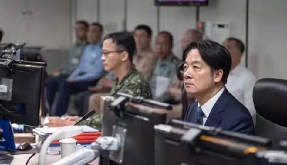 赖清德“以战争谈和平”，继续玩火？4月14日，赖清德进入地下指挥所，带领台独武装