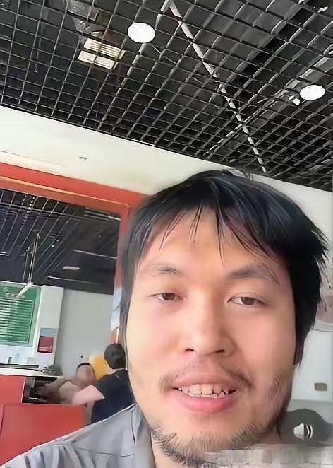 吐鲁番一日本游客到餐馆就餐，店主直接拒绝提供餐饮。该日本游客心生不满，当场报警维
