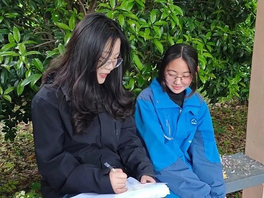 一直很羡慕和老师关系好的人师生交好从来不等同于刻意讨好，分寸感才是关键。一部分人