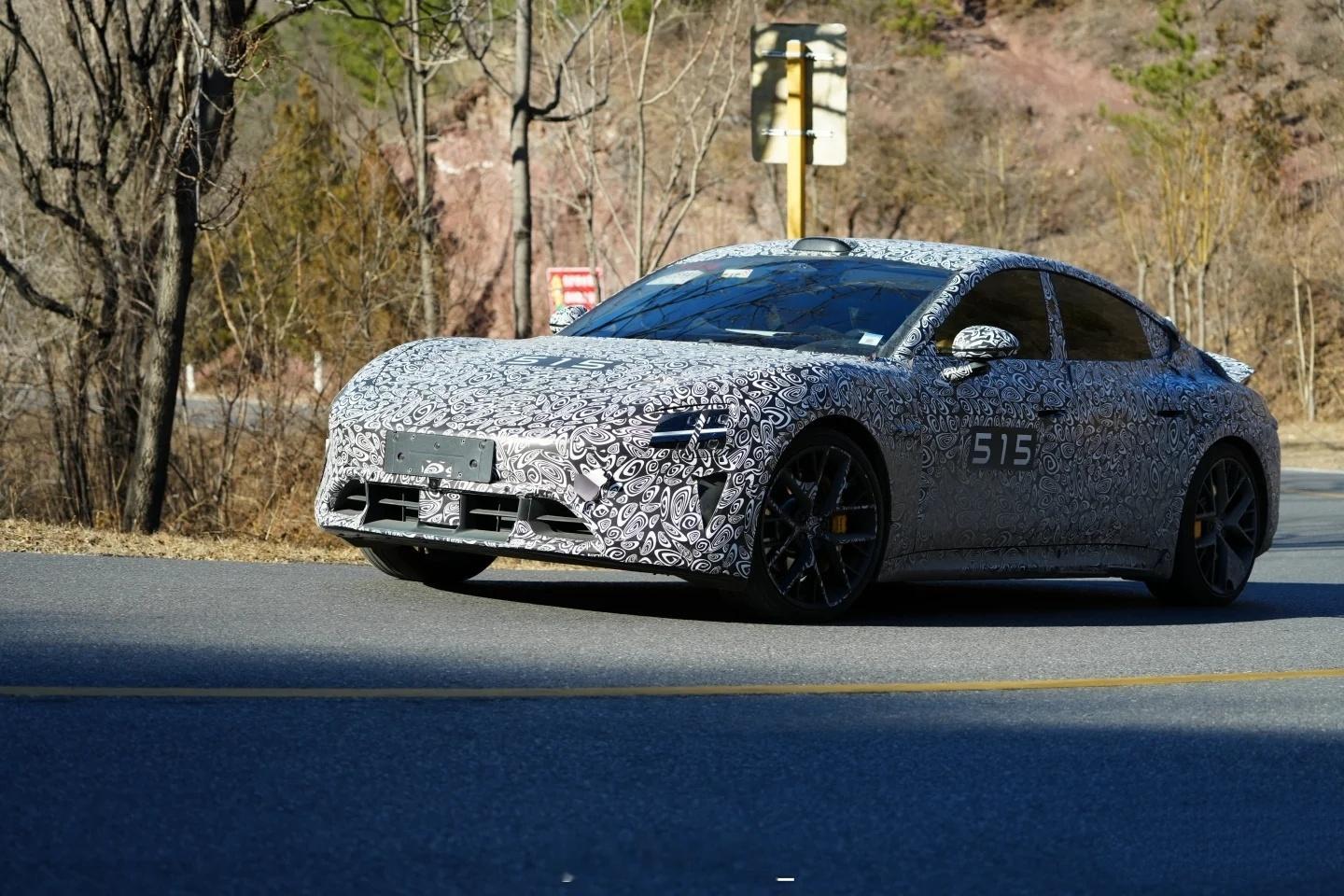 小米SU7改款高清图来了目前 SU7 改款几个重要升级点：1、Thor U 芯片