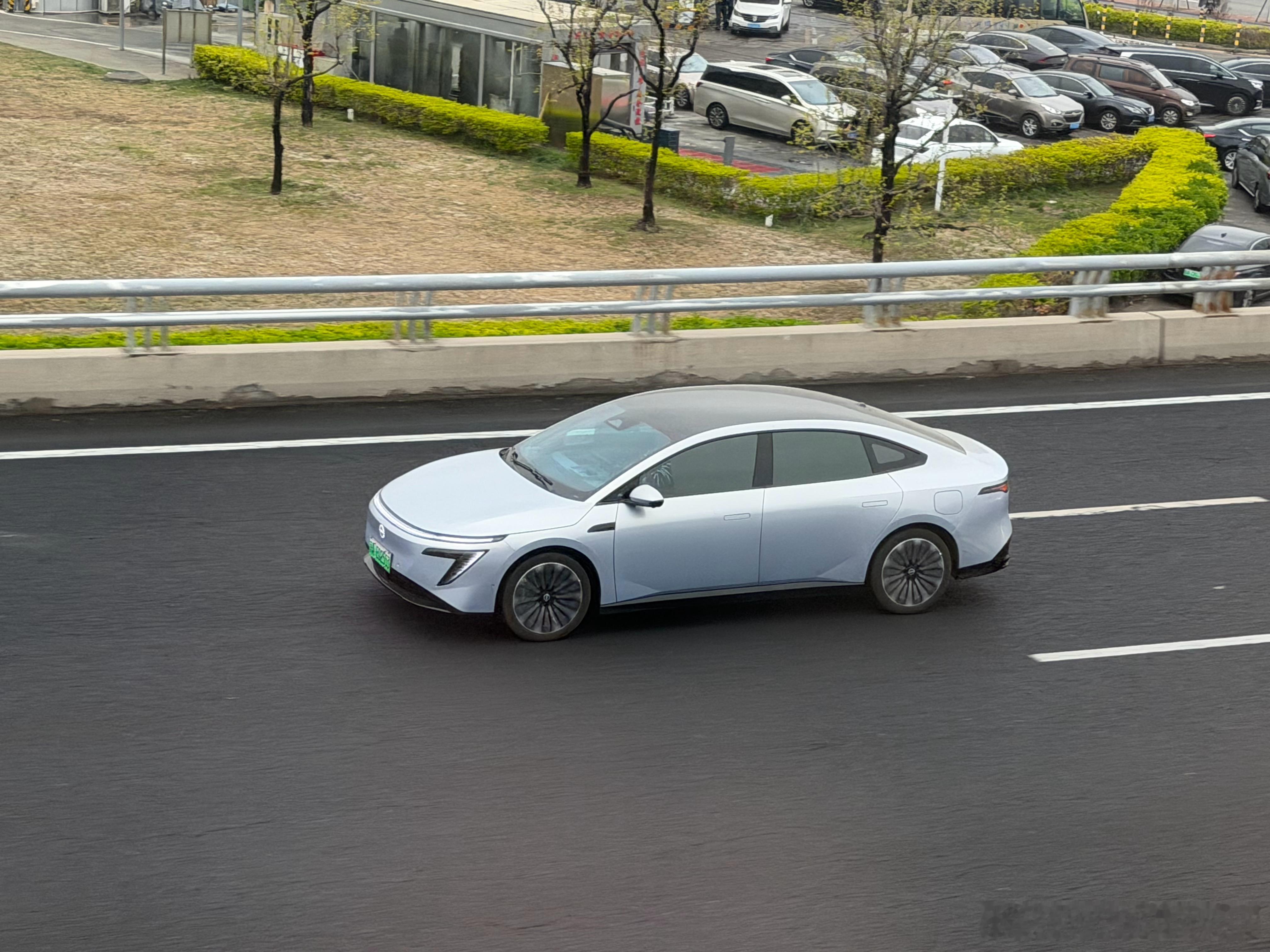 据我观察，日产的N6、N7正在逐步取代北京大街上的轩逸，能见度从年初开始直线上升