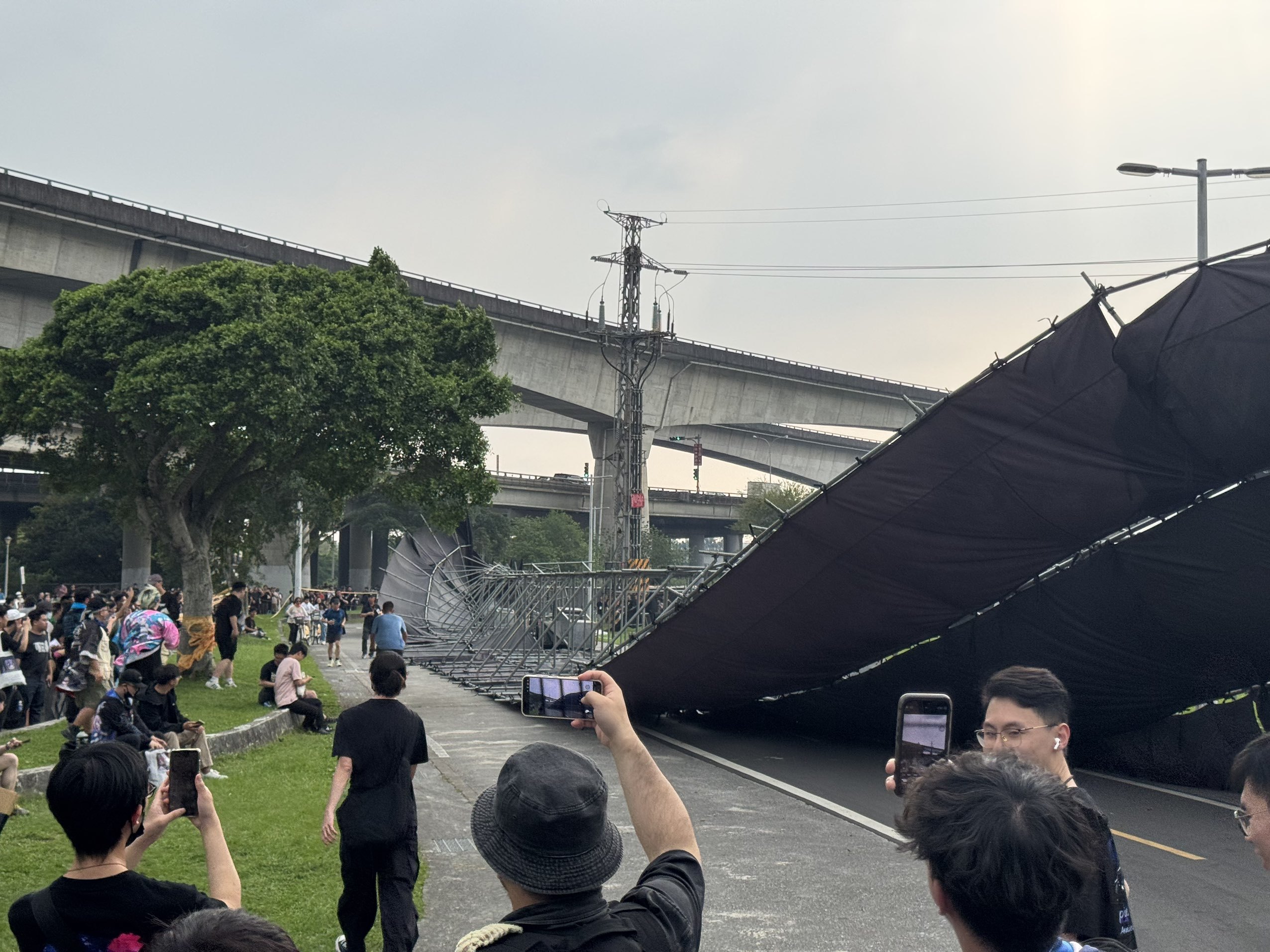 太强了，这种大场面在大陆是根本看不到的 