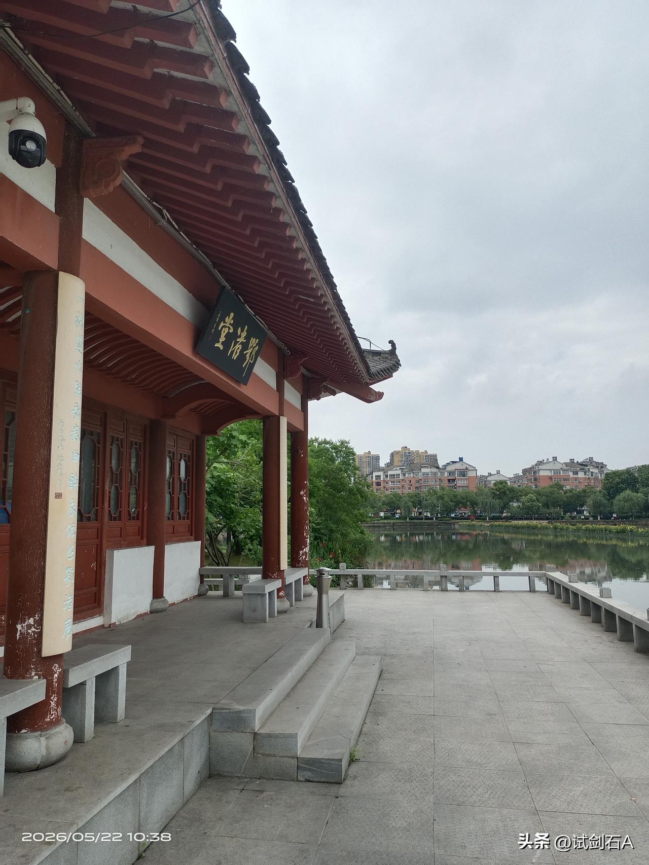 鄂渚堂之名，源自屈原《楚辞·九章·涉江》“乘鄂渚而反顾兮，欸秋冬之绪风” 。鄂渚