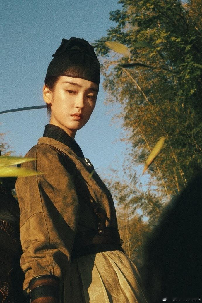 喊碧血蝉张文昕一声老公姐 谁不想追这部江湖探案 ！《碧血蝉》开机，张文昕青衫冷飒