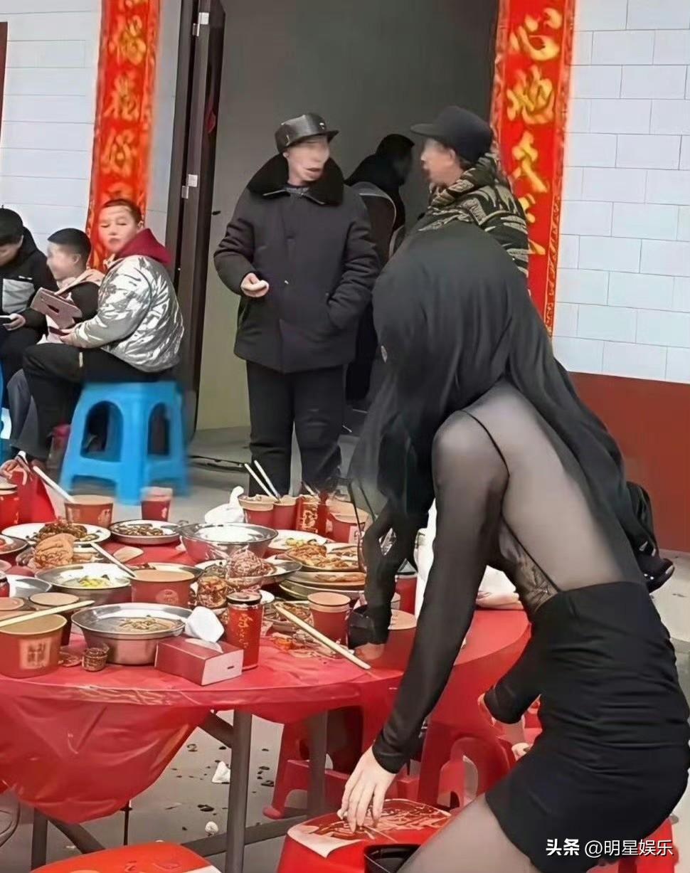 人家秋雅结婚你在这里又蹦又跳的 ？