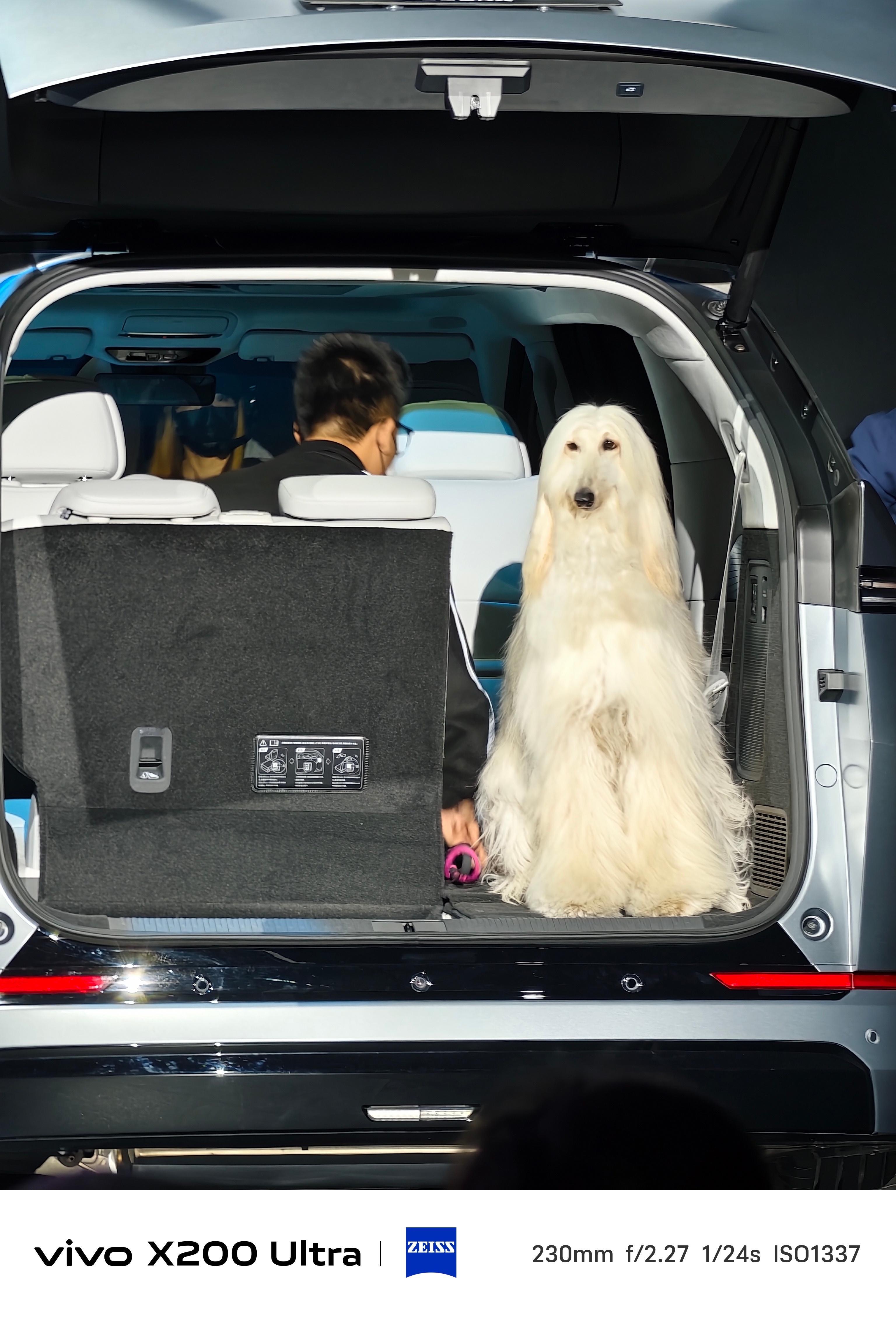 既然是家用MPV，说一个我在试驾过小鹏X9后，感触比较深的地方。那就是这次的空间